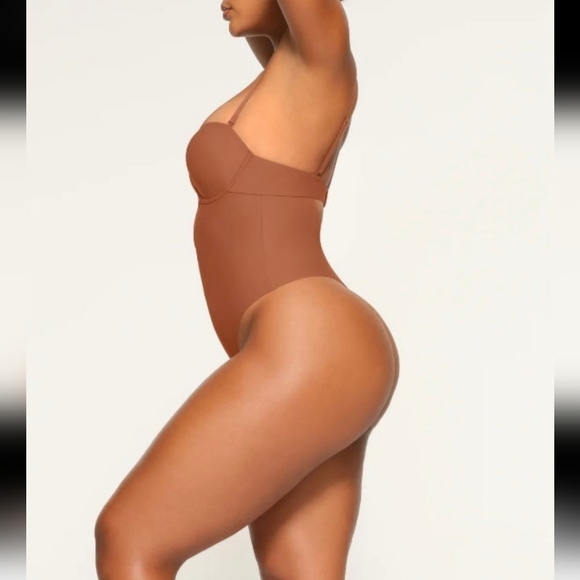 Skims Deep Plunge Thong Shapewear Bodysuit - Clay - Picture 9 of 14
